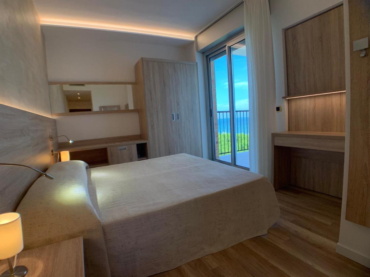 לידו די ג'סולו Hotel Beau Rivage Pineta מראה חיצוני תמונה