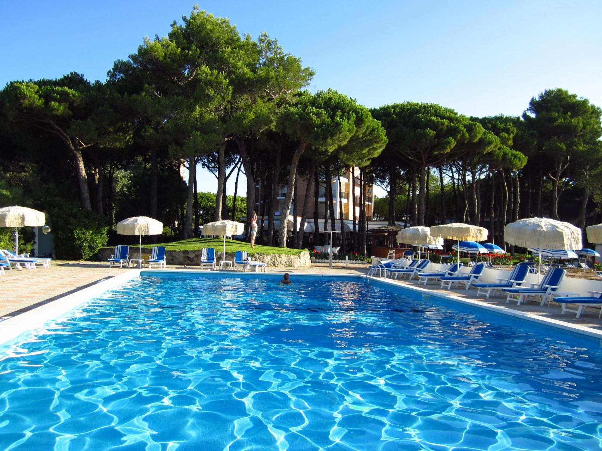 לידו די ג'סולו Hotel Beau Rivage Pineta מראה חיצוני תמונה