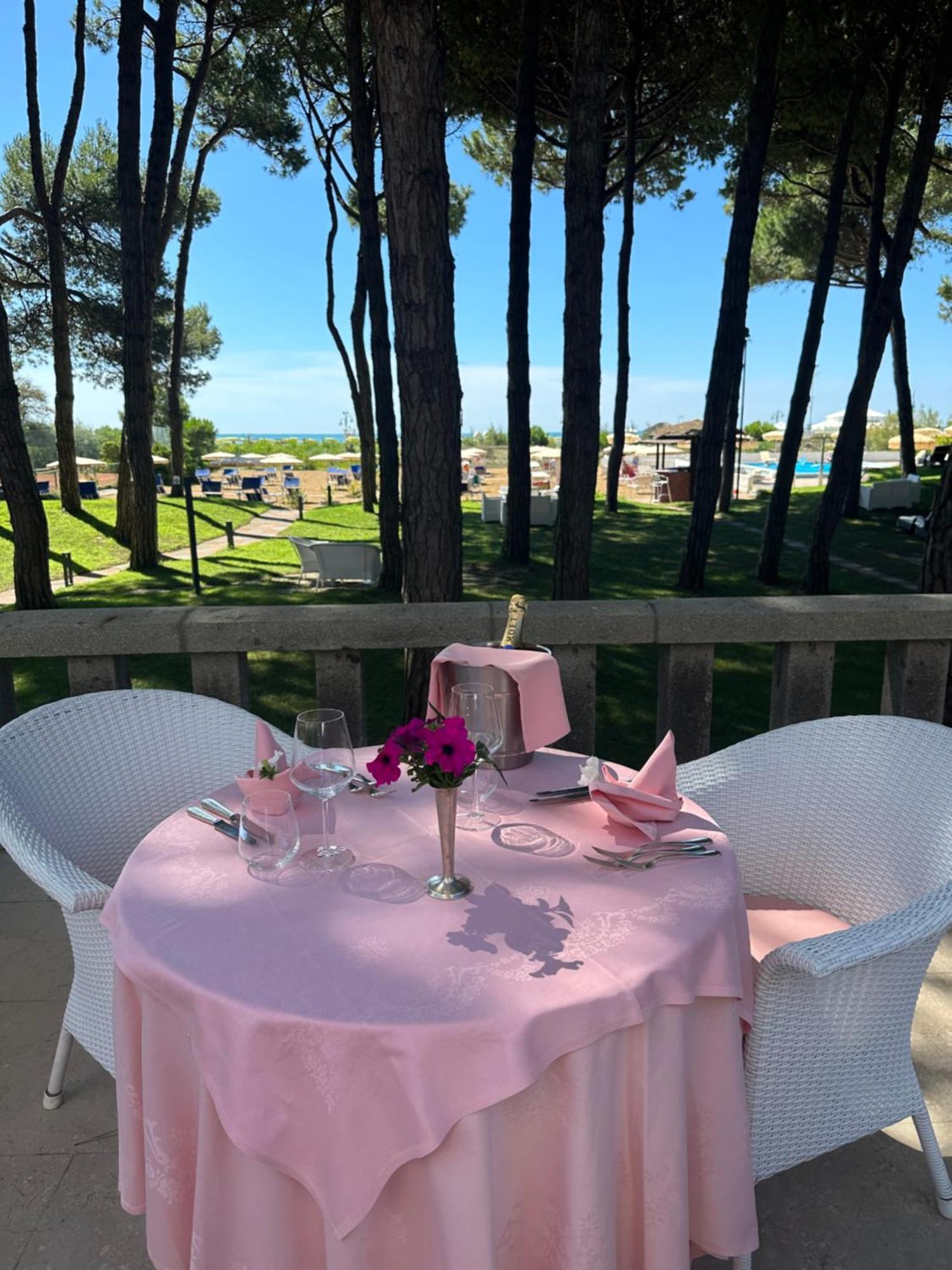 לידו די ג'סולו Hotel Beau Rivage Pineta מראה חיצוני תמונה