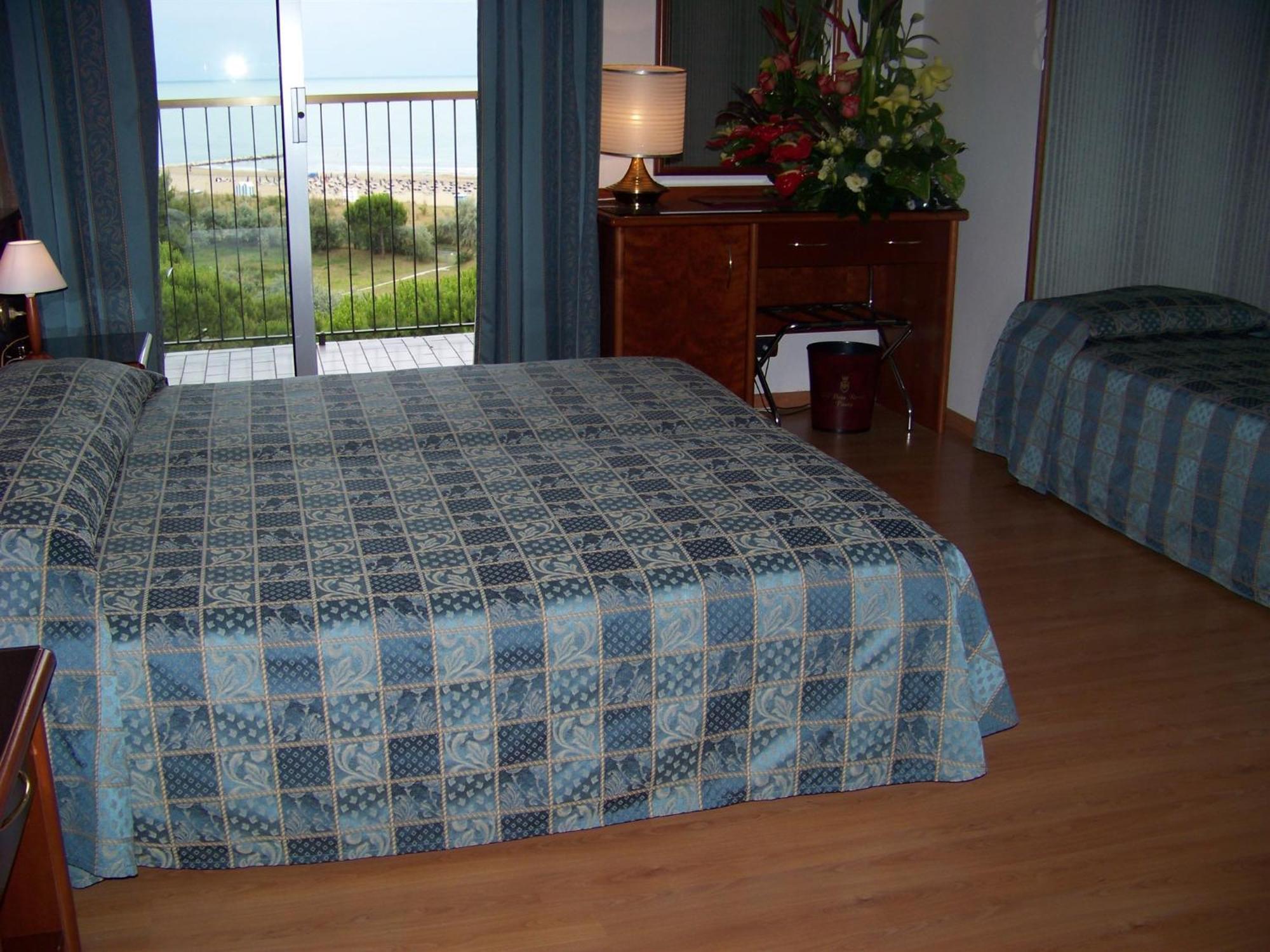 לידו די ג'סולו Hotel Beau Rivage Pineta חדר תמונה