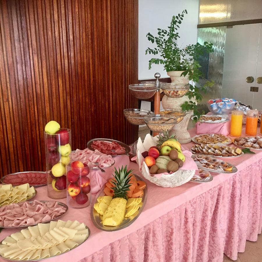 לידו די ג'סולו Hotel Beau Rivage Pineta מראה חיצוני תמונה